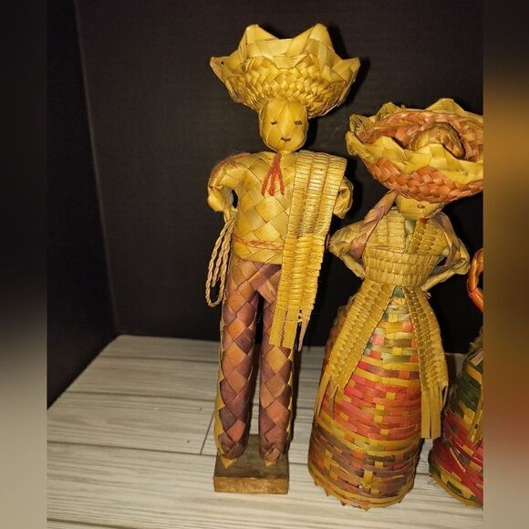 Vintage Woven Figurine Family Set Of 5 Cowboy Villagers In Sombrero Basket Weave - Picture 10 of 12